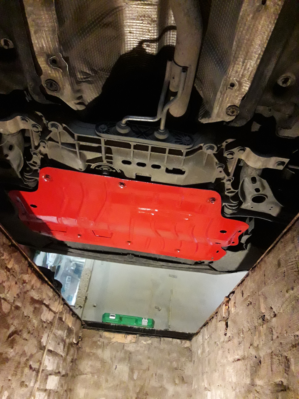 захист двигуна на Volkswagen Passat 4