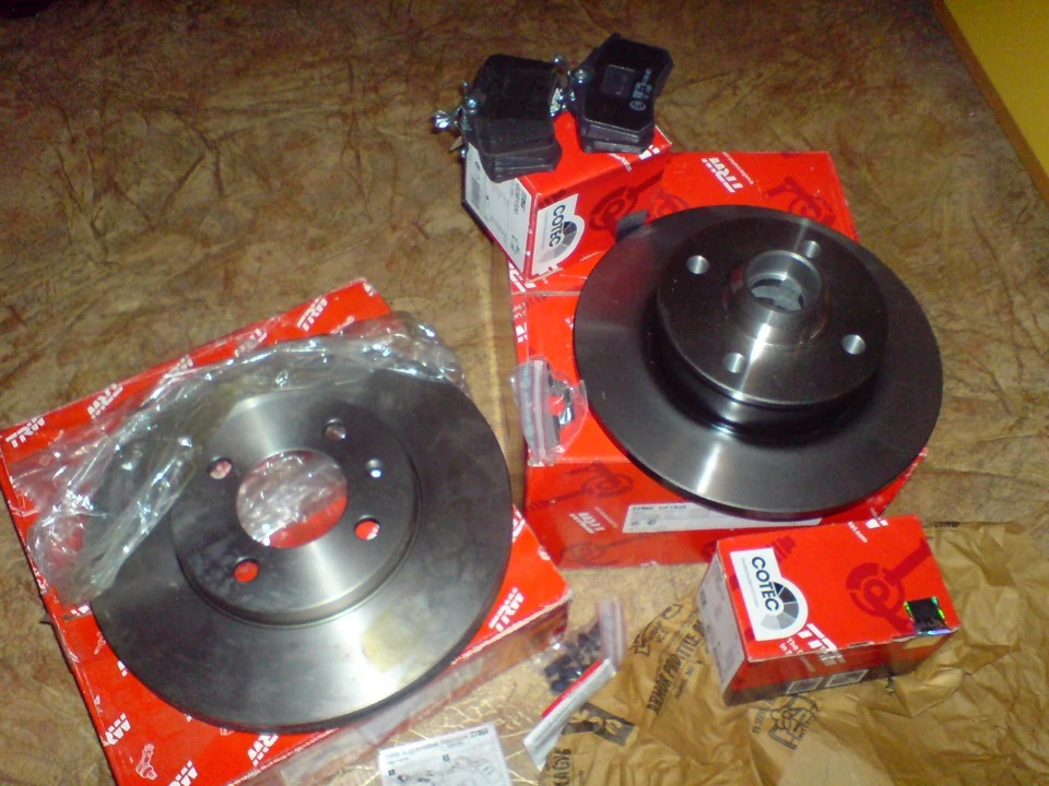 Заміна передніх гальмівних дисків та колодок