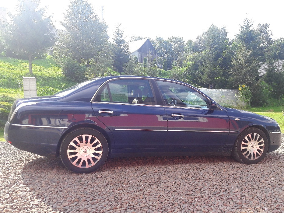 VW Passat B5 VS Lancia Thesis 1