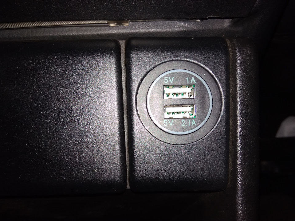 USB зарядка в місце прикурювача 1