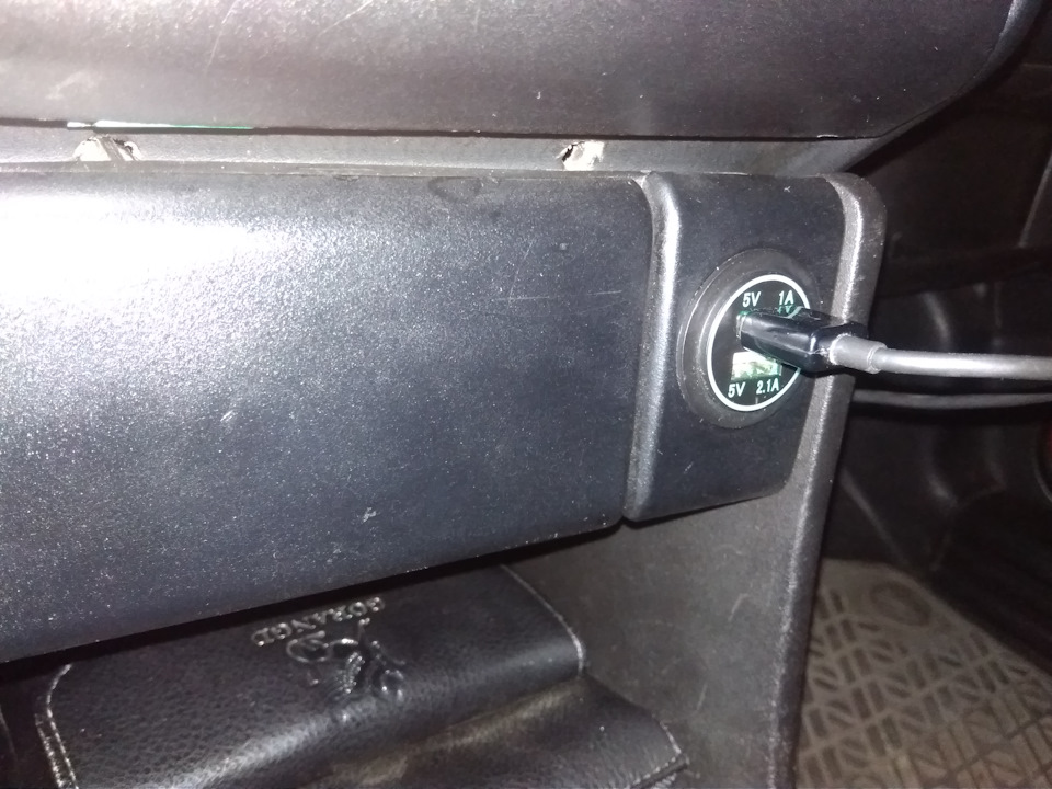 USB зарядка в місце прикурювача 2