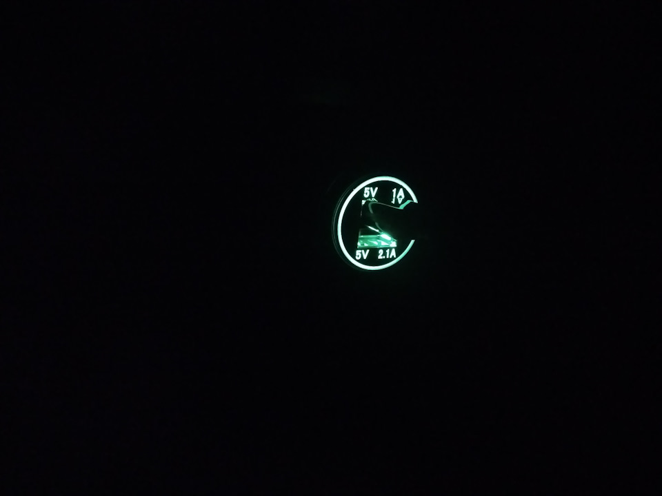 USB зарядка в місце прикурювача 3