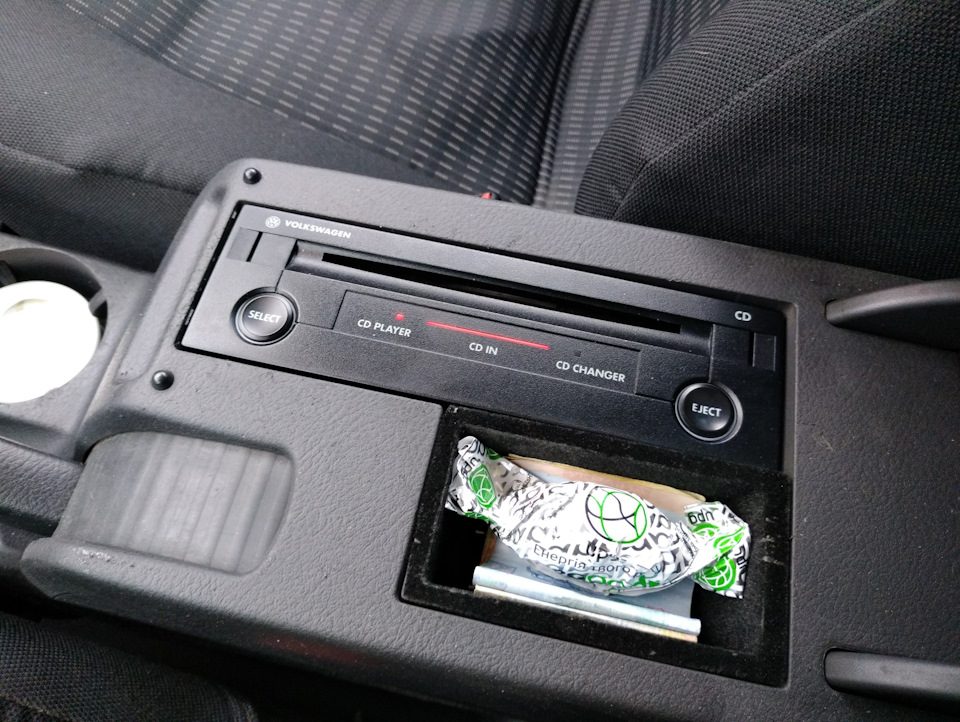 CD player у підлокітник 2