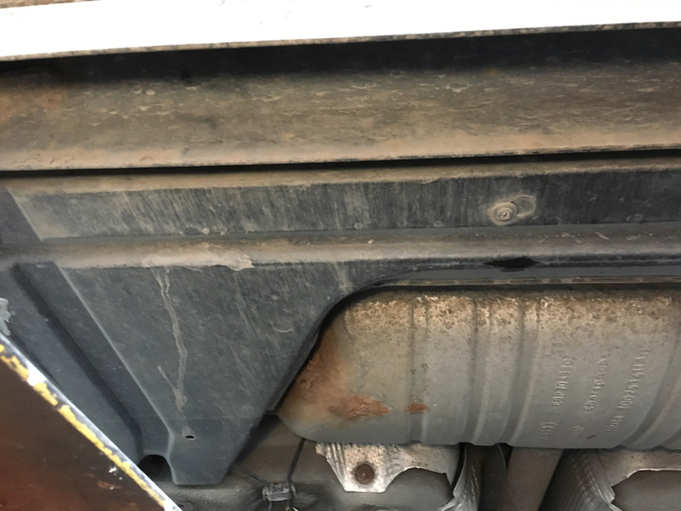 Заміна задніх гальмівних шлангів vw passat b5 4