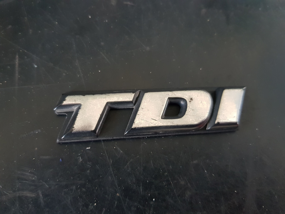 шильдик TDI в грати PASSAT B4 2