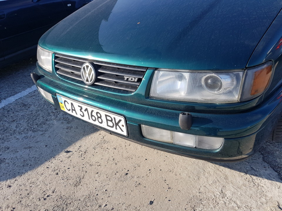 шильдик TDI в грати PASSAT B4 5