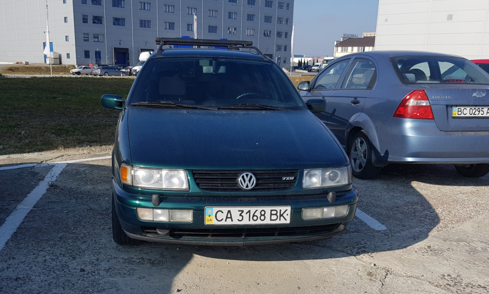 шильдик TDI в грати PASSAT B4 1