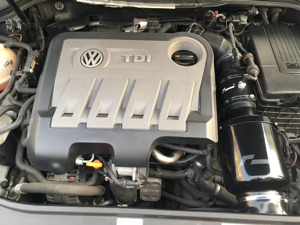Впуск RacingLine Performance VWR12G60D Passat B7 2.0TDI 4