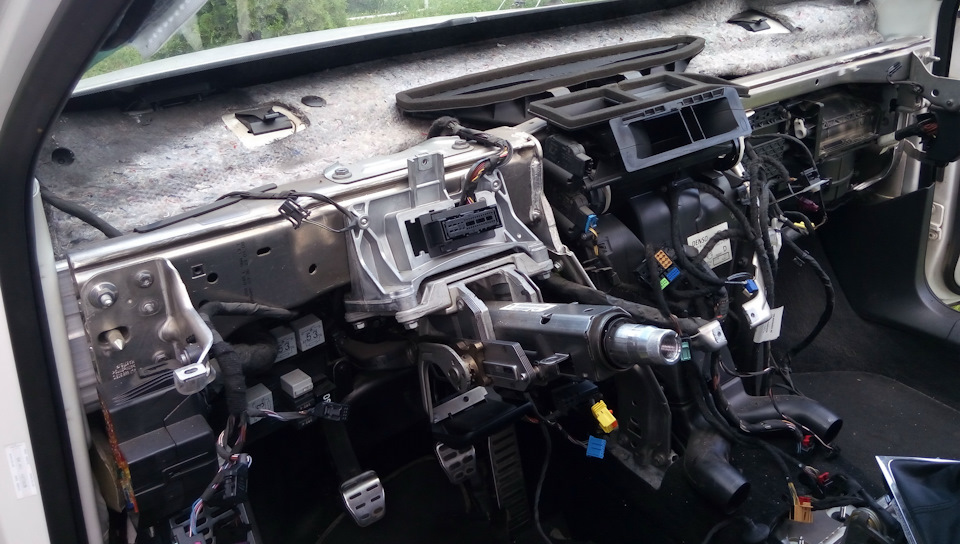 Приводи заслінок клімату Passat B6: зняття та чищення V158, V107, V213, V70, V425 та V159. 1