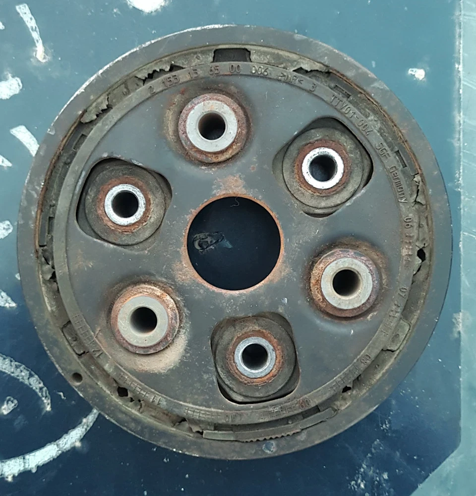 Заміна задньої муфти кардана VW B6
