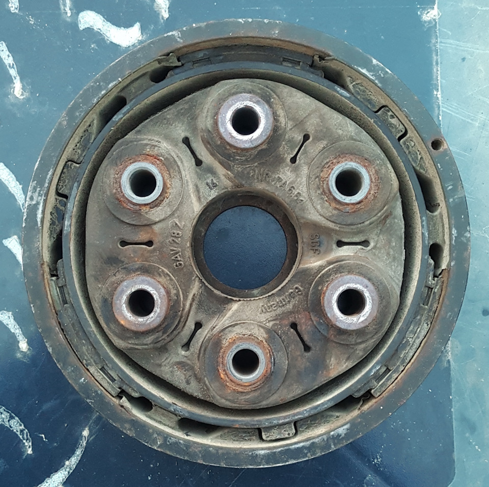 Заміна задньої муфти кардана VW B6 2