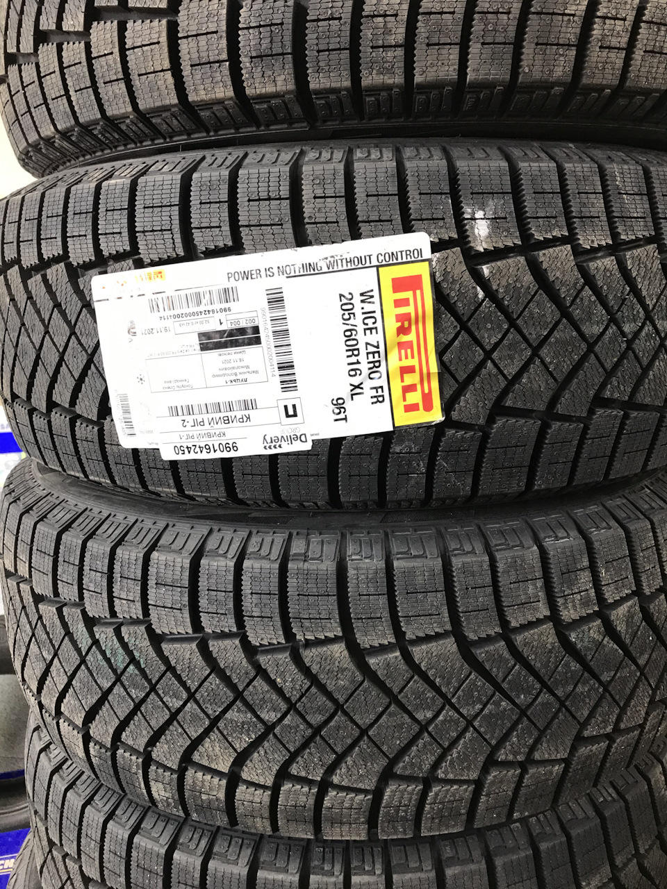 Зимова гума Pirelli Ice Zero FR 1