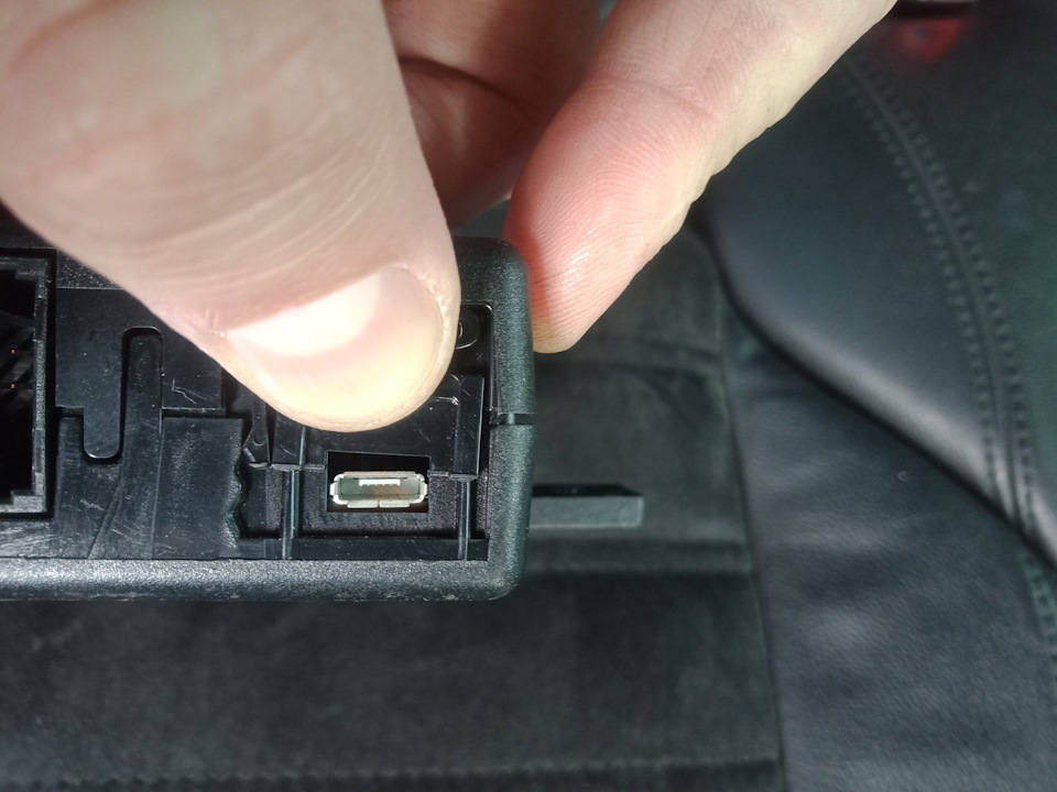 Блок Bluetooth Passat B6 3C8035730,3C8035730B. Не можу підключити! Хелп! 3