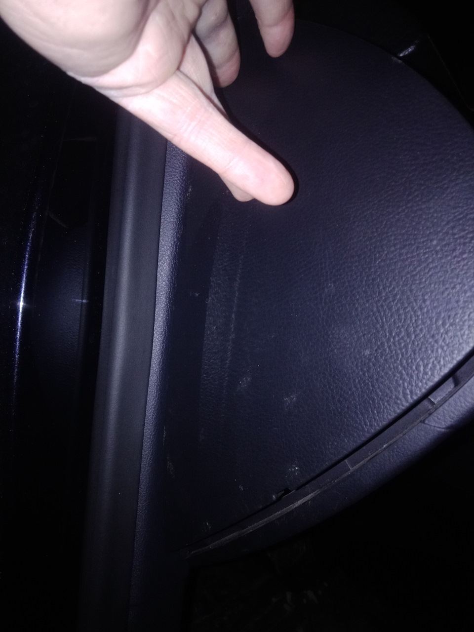 Зняття та чищення кнопки Р гальма стоянки і кнопки Auto Hold 4