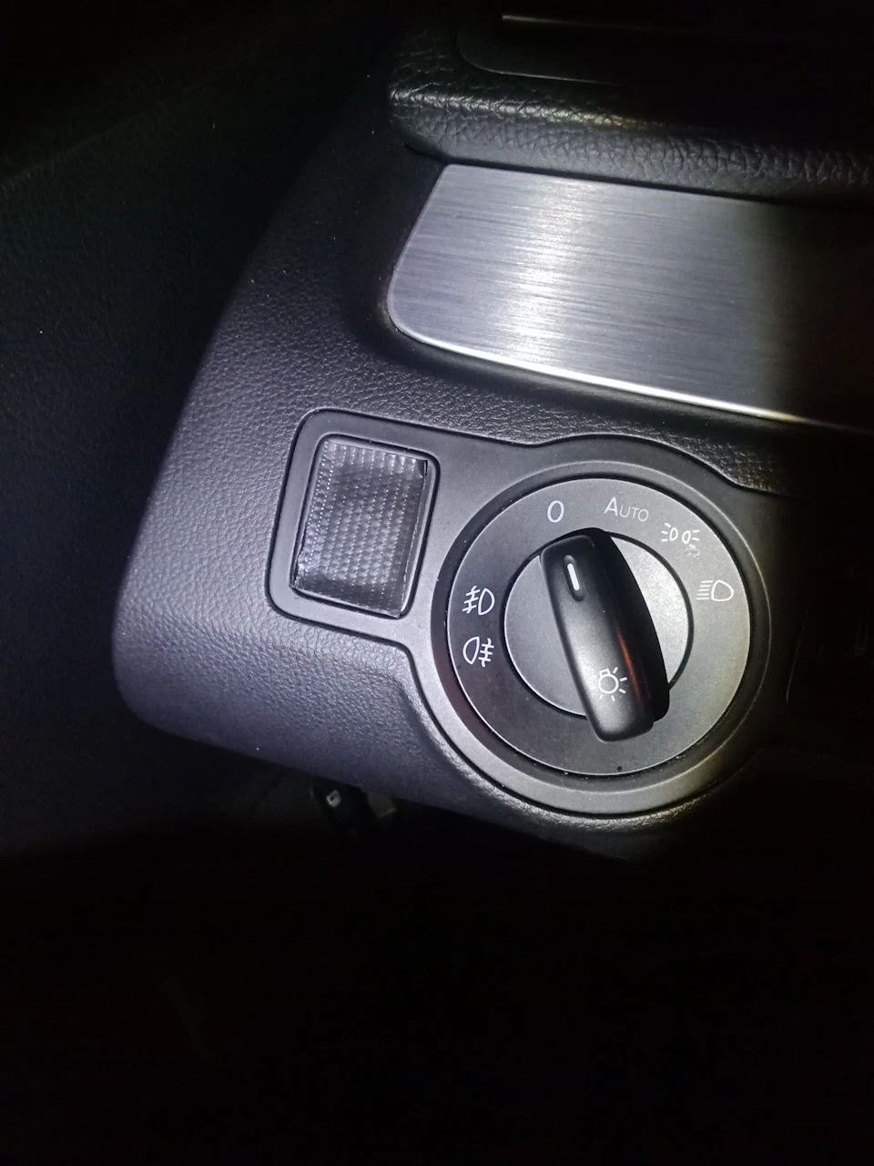 Зняття та чищення кнопки Р гальма стоянки і кнопки Auto Hold