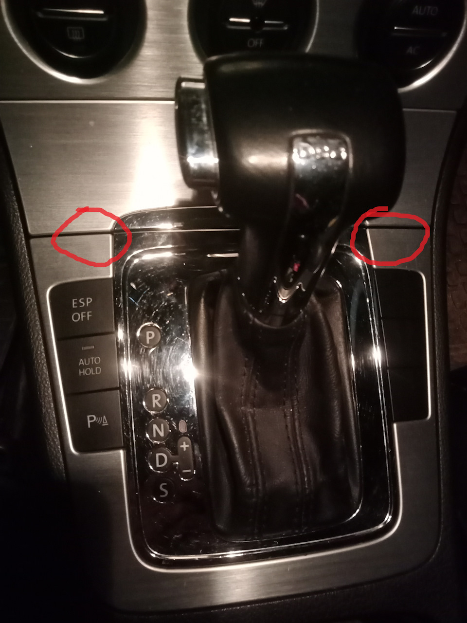 Зняття та чищення кнопки Р гальма стоянки і кнопки Auto Hold 2