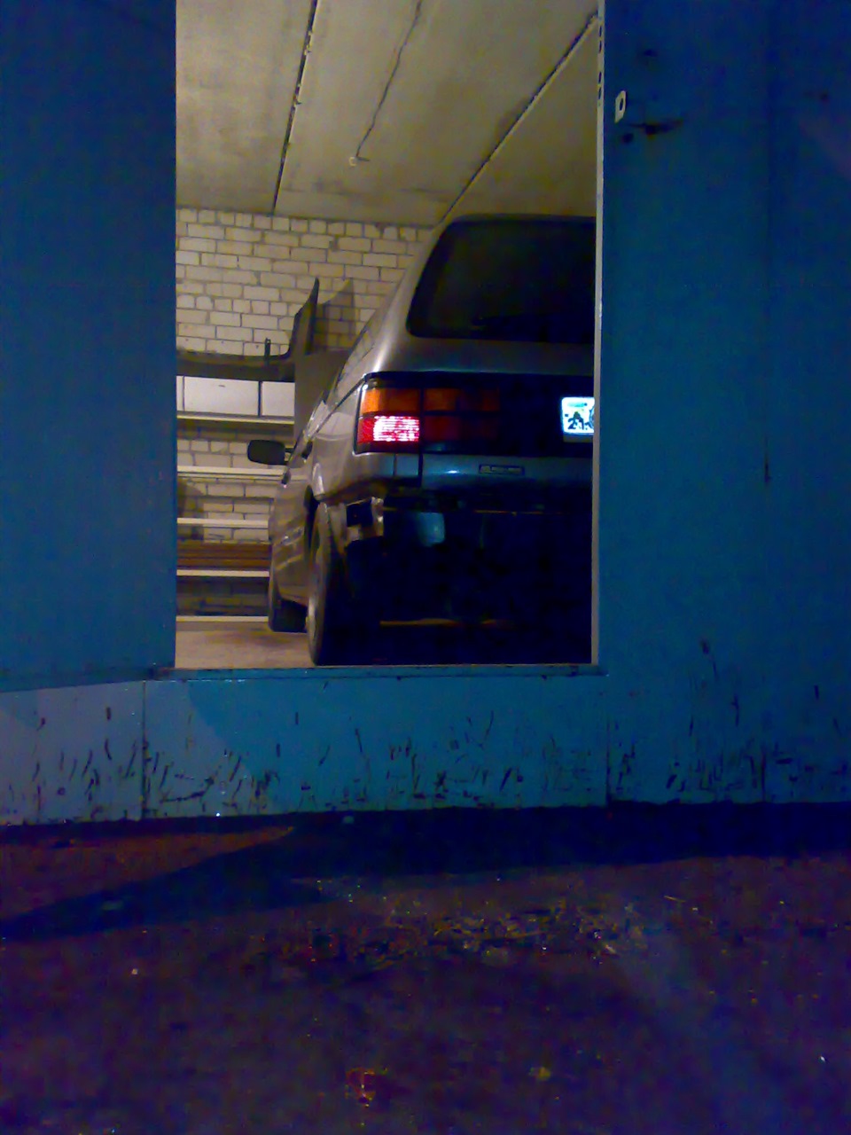 У гаражі 1