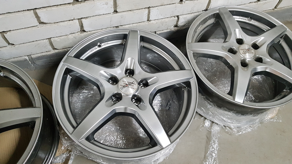 Dezent 17 / Goodyear Ultra Grip Ice Arctic 3