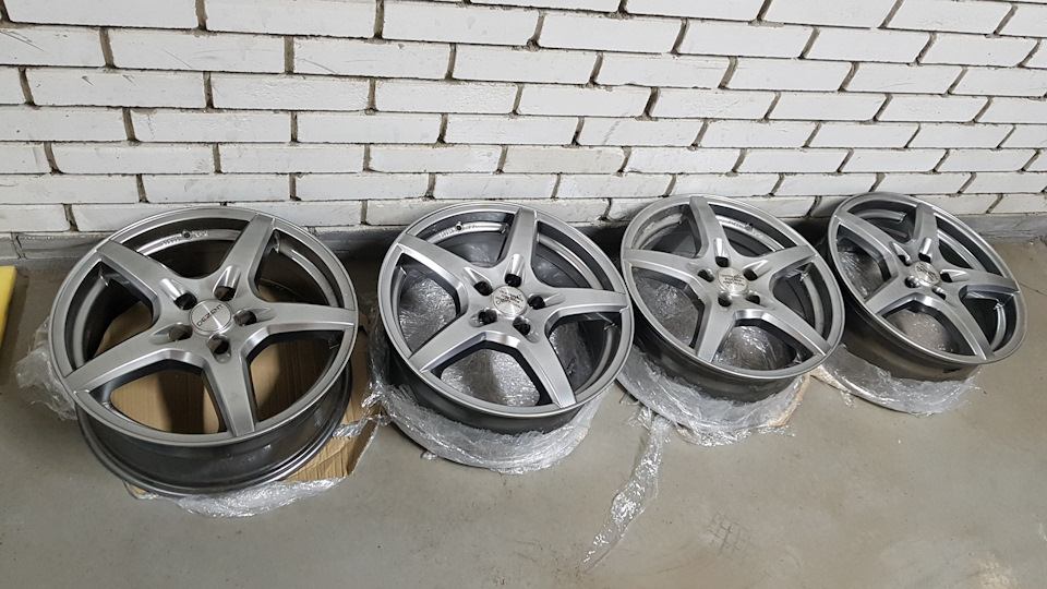 Dezent 17 / Goodyear Ultra Grip Ice Arctic 2