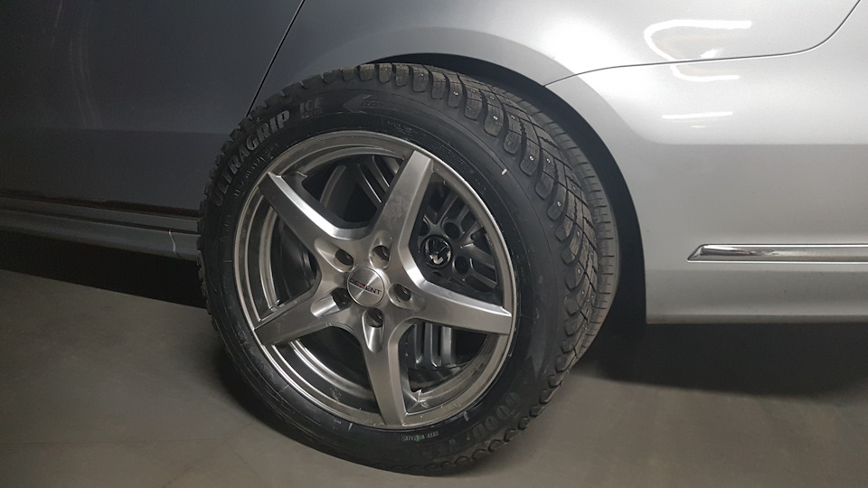 Dezent 17 / Goodyear Ultra Grip Ice Arctic 5