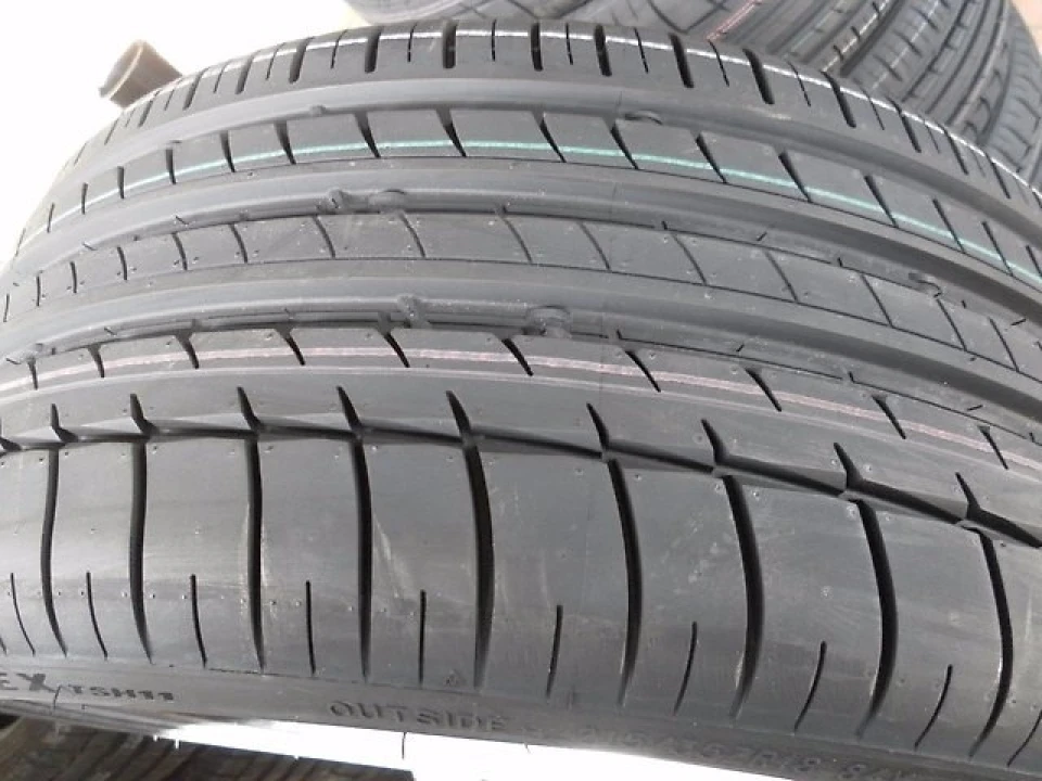 Triangle TH201 235/40 R18 95Y
