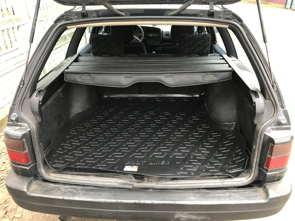 Килимок в багажник Passat B3 Універсал 1