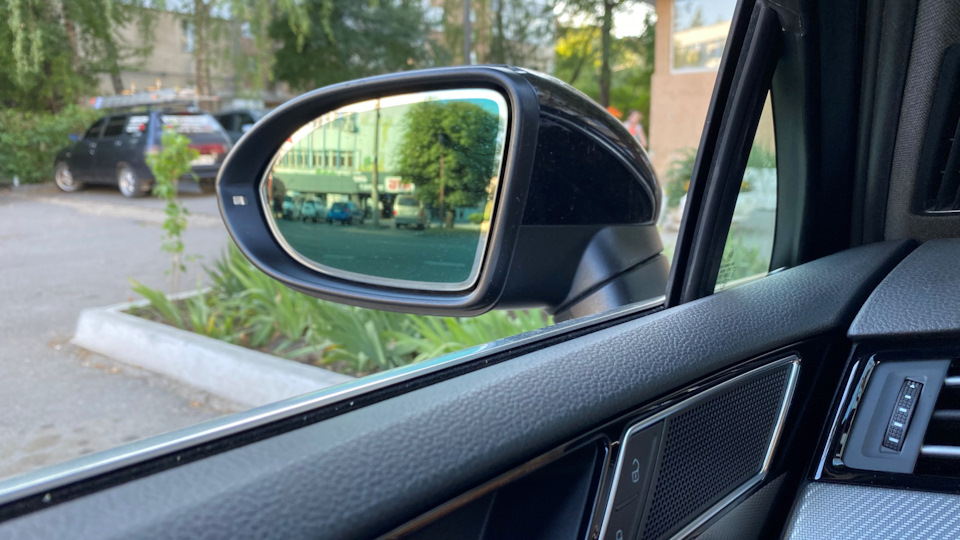 Automatic Dimming Mirrors. 1