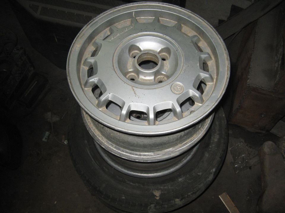 Dezent R15 (продані) та VW R14 3