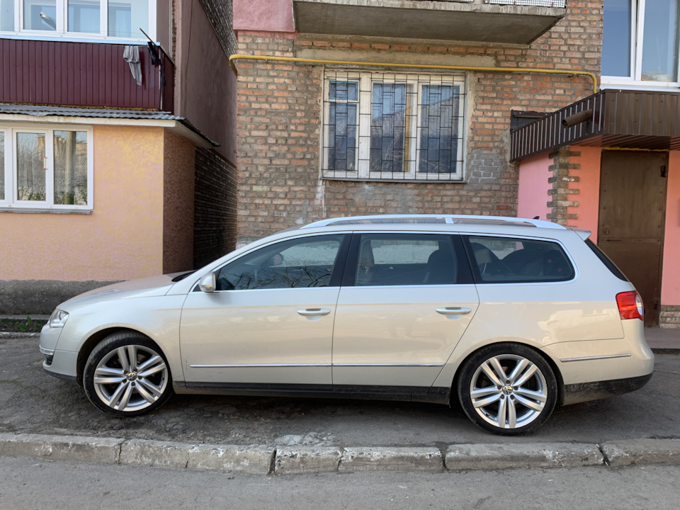 Тапки на літо R18 235/40 Continental premium contract 6 1