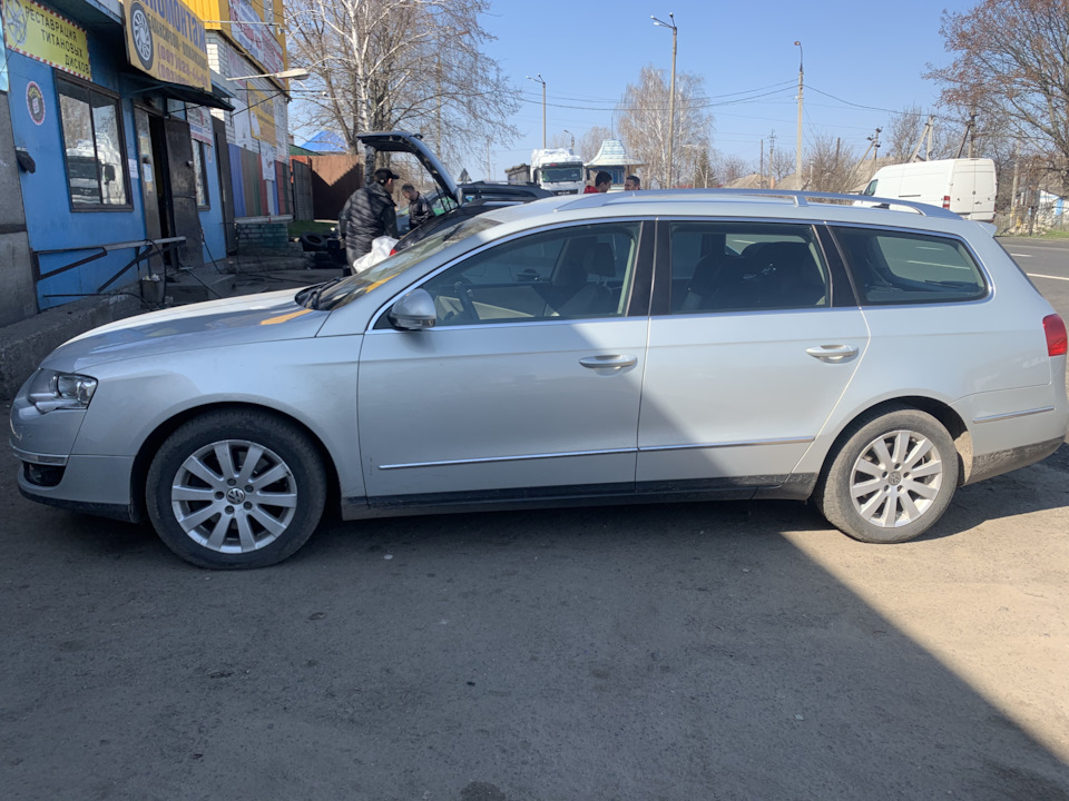 Тапки на літо R18 235/40 Continental premium contract 6 2