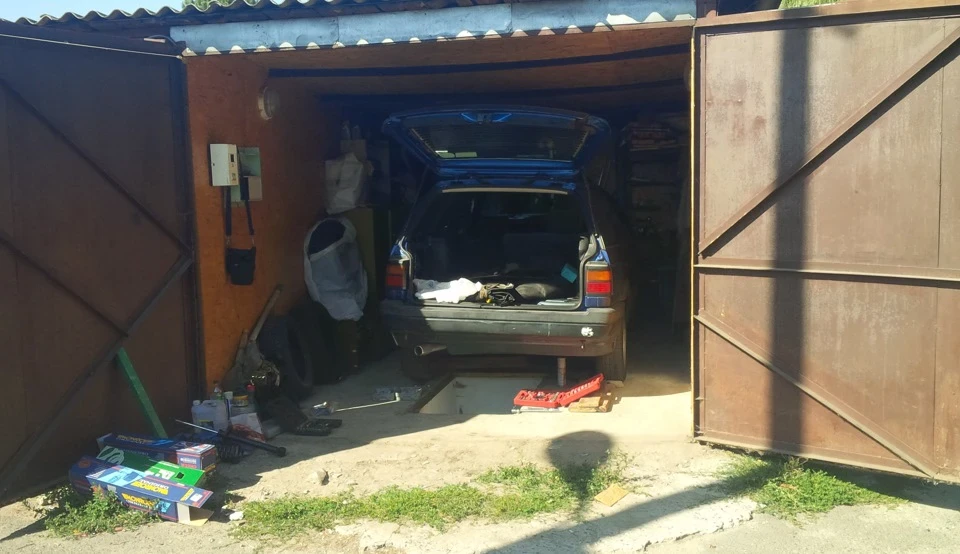 Задні стійки