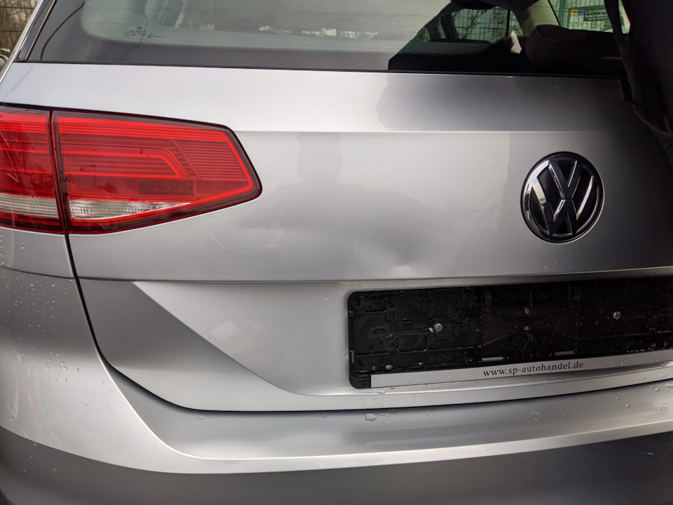 Вм'ятини на кришці багажника Passat b8 1