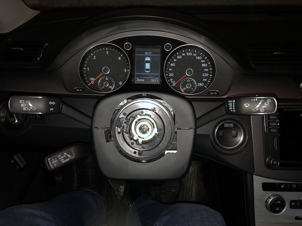 Встановлення підрульових перемикачів від Passat B8 5