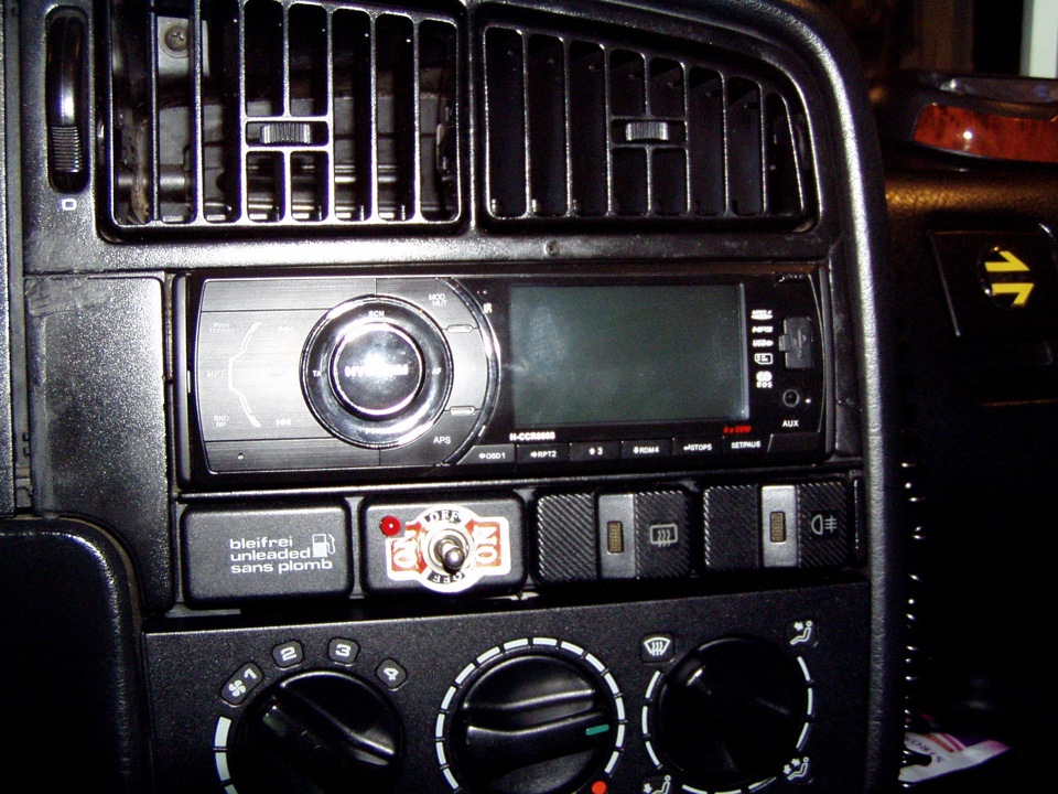 Автомагнитола Hyundai H-CCR8088 1