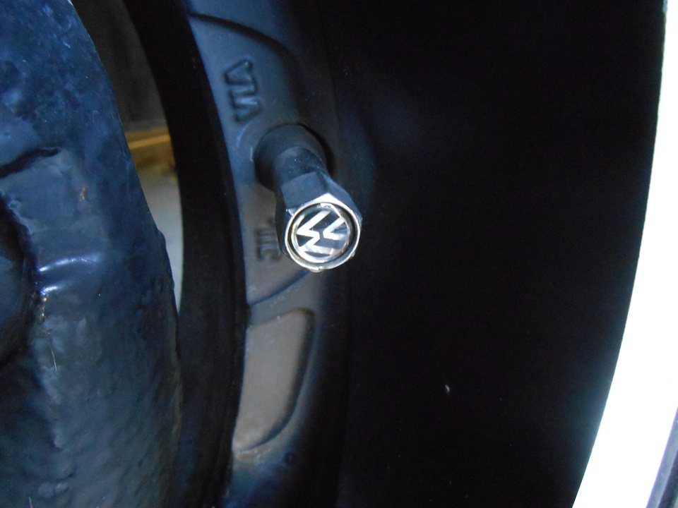 Ковпачки на ніпель із значком VW. 4