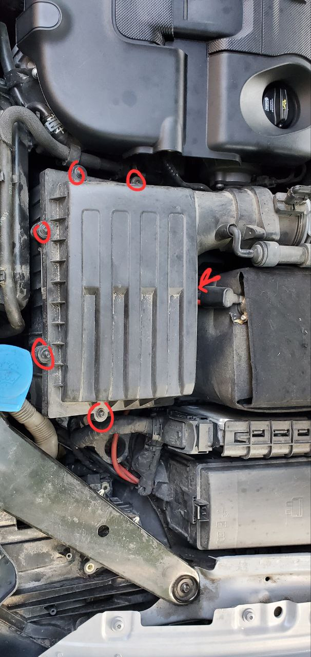 Заміна повітряного фільтра Passat Variant B8, 2.0 CRLB 2