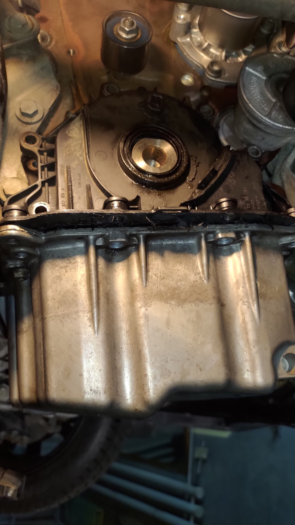 Заміна переднього сальника колінвала, ГРМ, помпа VW Passat 2,0 TDi 2015р. 210тис.км. 2