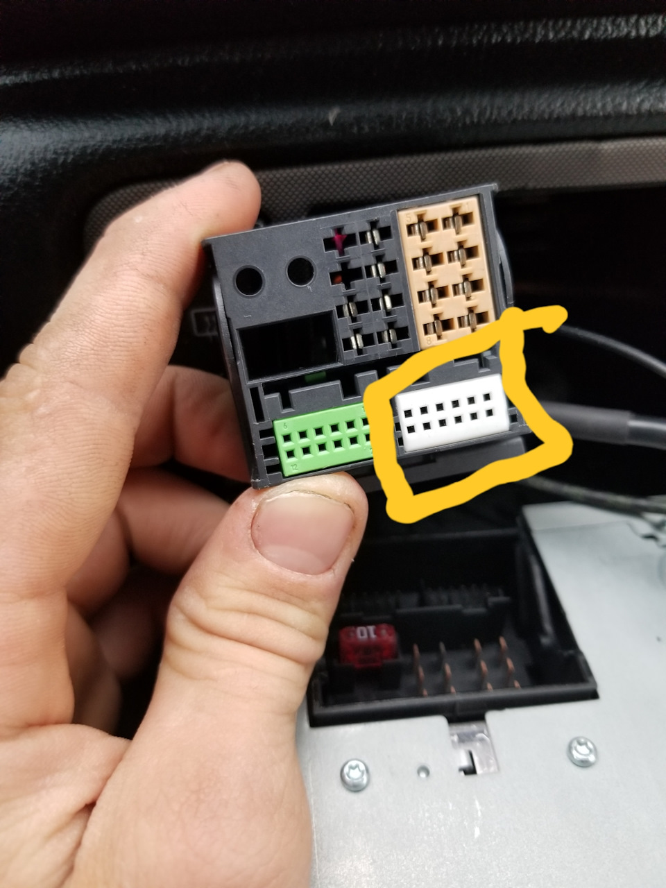 USB і aux в штатну магнітолу 2