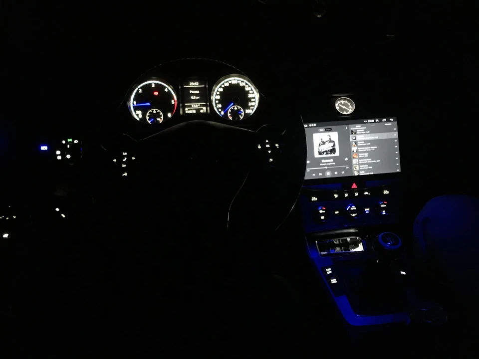 Пересвіт салону в білий Passat B6