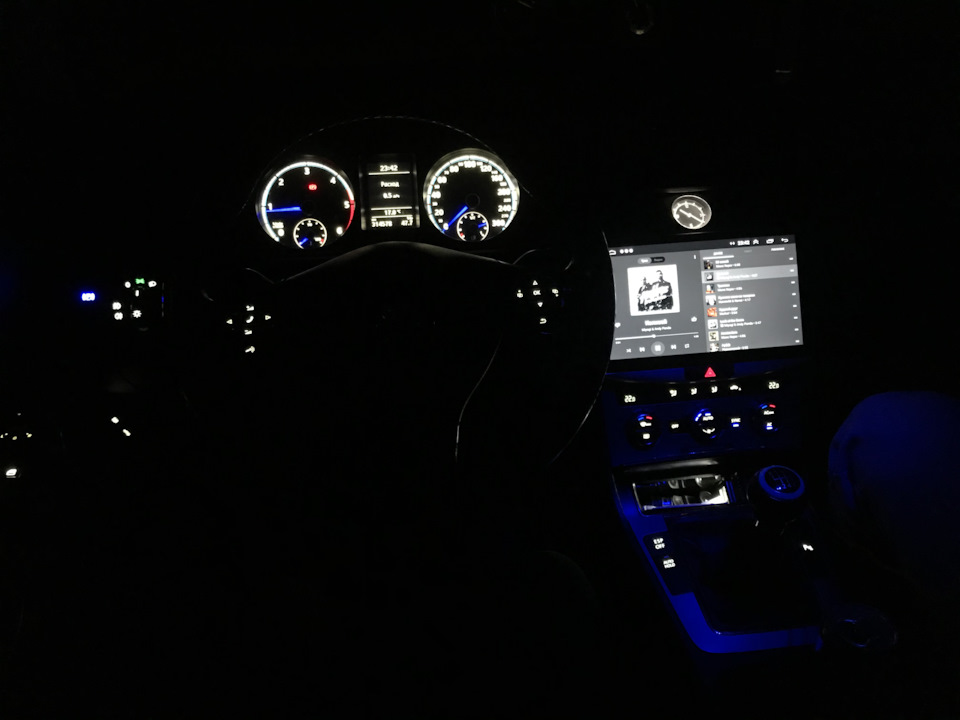 Пересвіт салону в білий Passat B6 1