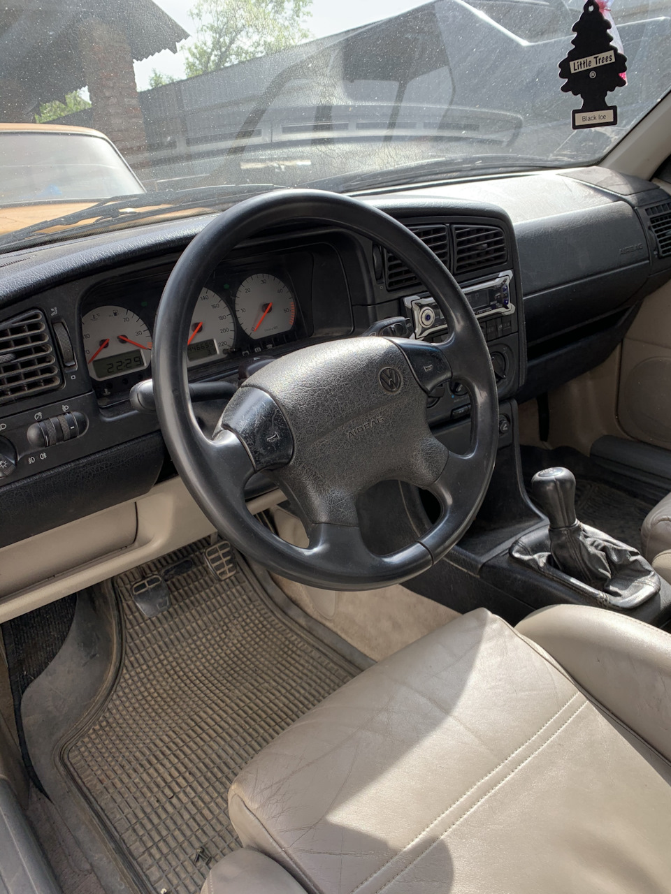 VAG SPORT встановлений бежевий салон 4