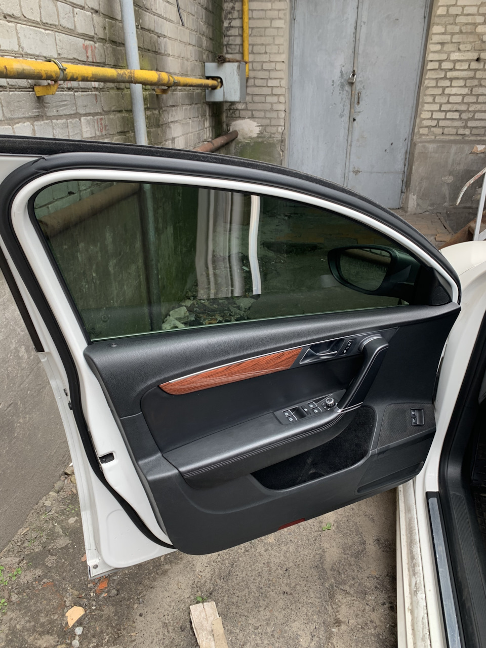 Перероблений дверний декор від passat b7 в дерево аквапринт 3