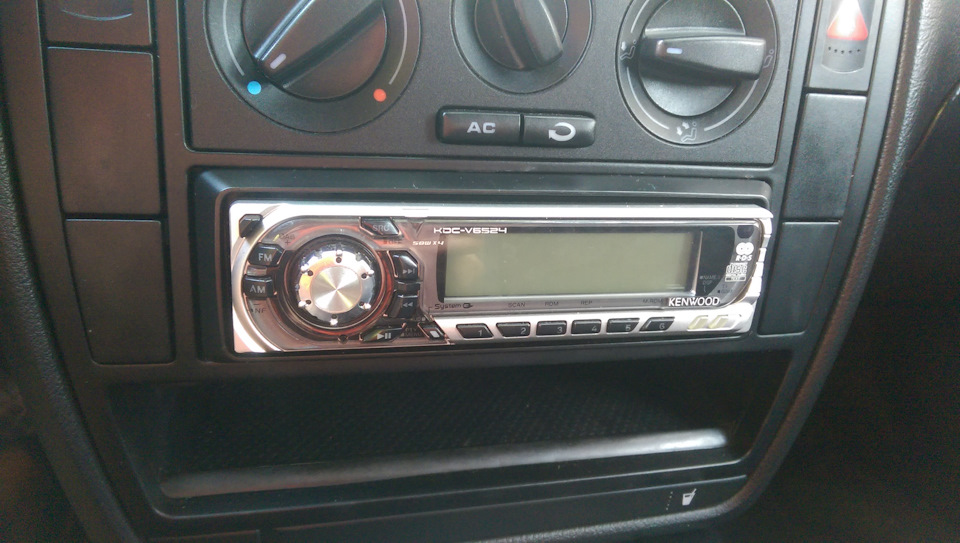 Pioneer DEH-65BT 1
