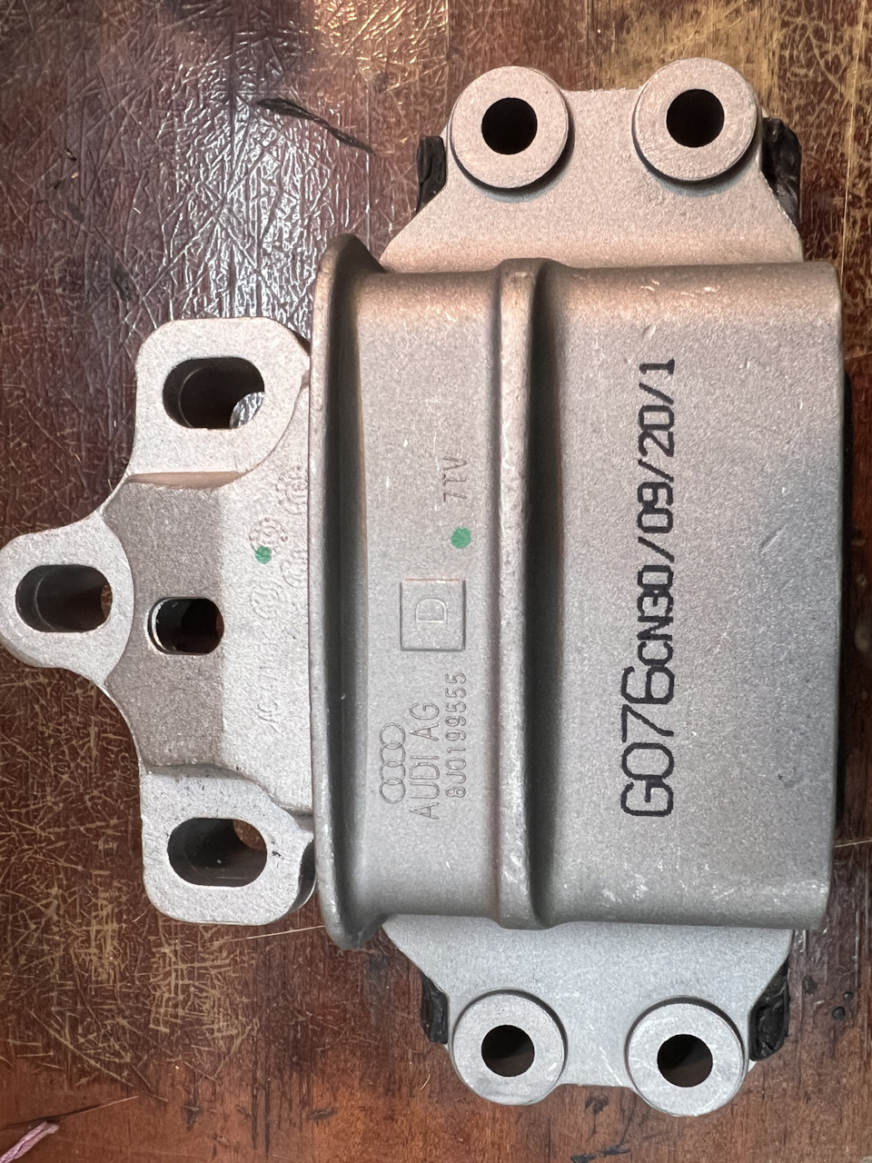 Подушка МКПП audi 8J0 199555 D 4