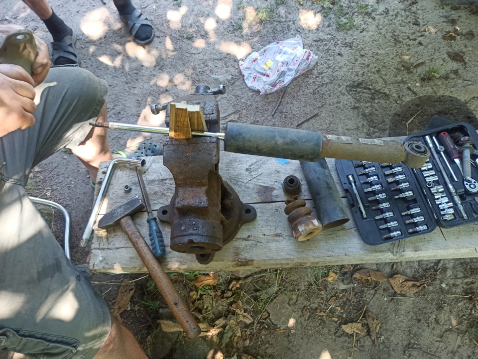 Заміна пильовиків з відбійниками 4