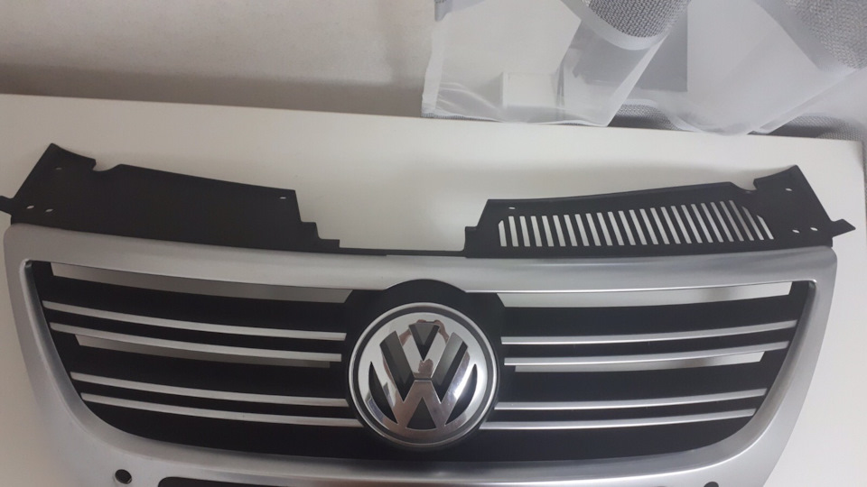 Решітка R-line B6 Passat 4