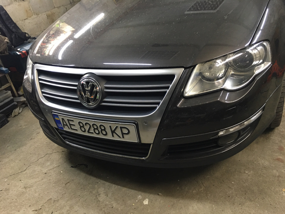 Решітка R-line B6 Passat 2