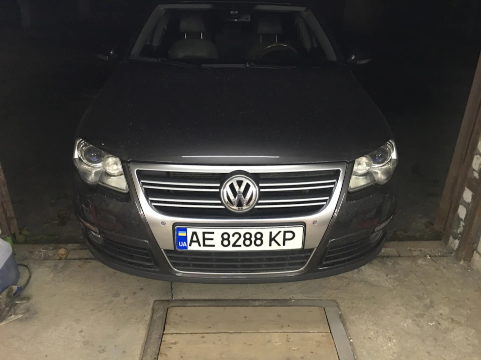 Решітка R-line B6 Passat