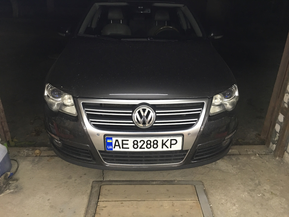 Решітка R-line B6 Passat 1