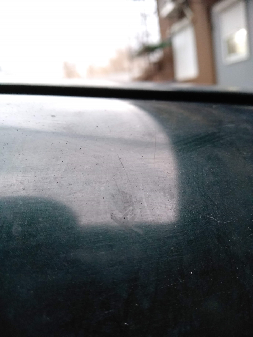 Амортизатор капота на passat b4 3
